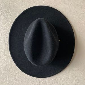 Lack of color black brim hat